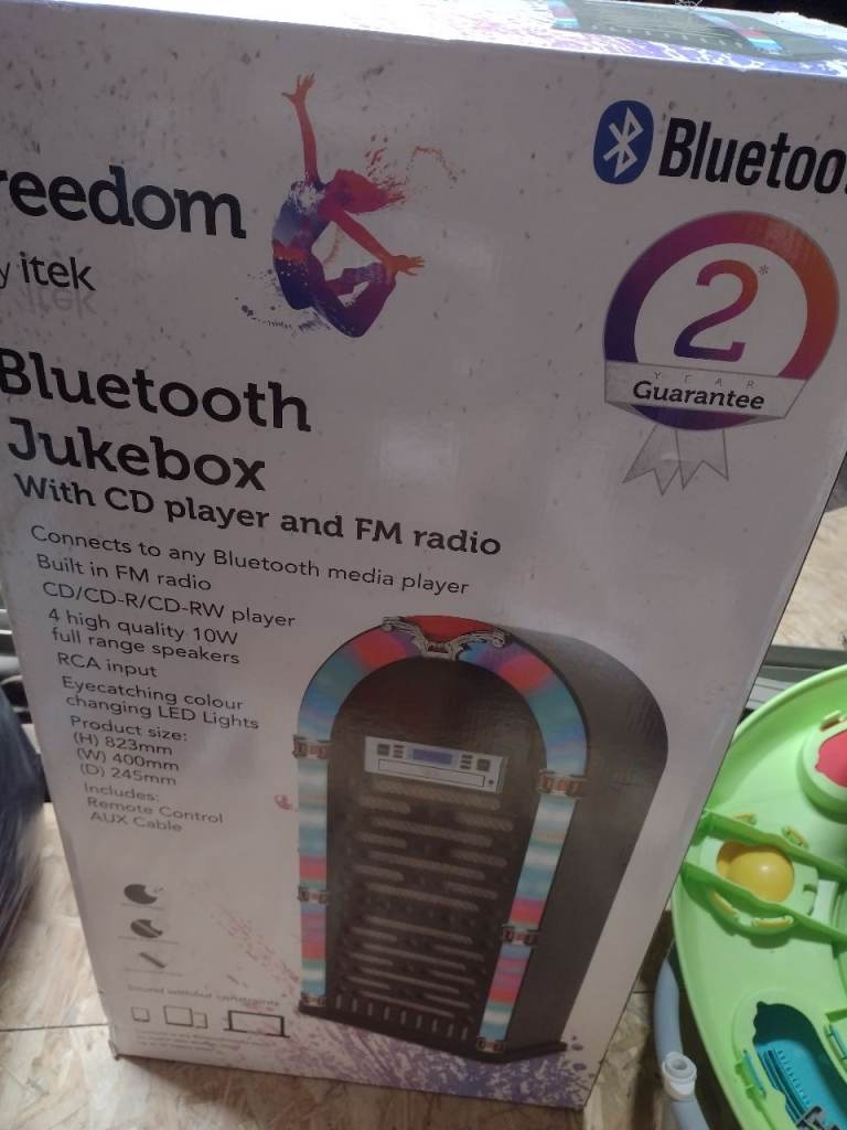 Itek Freedom Bluetooth Jukebox with CD and FM Radio