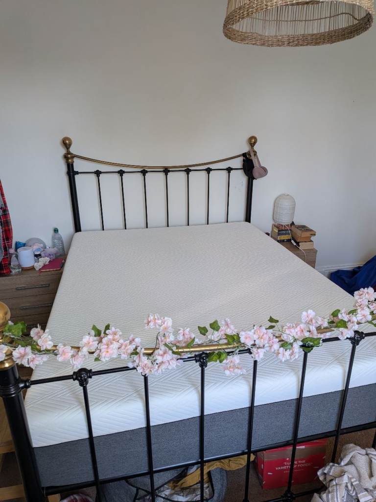 New - king size mattress - memory foam - £200