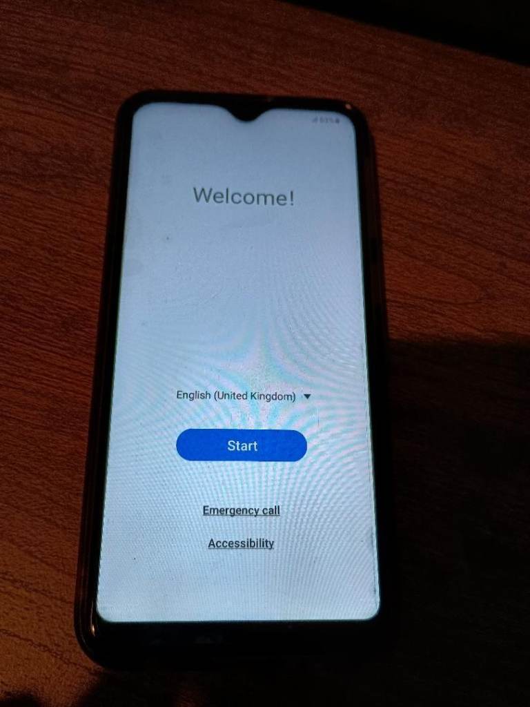Like New Samsung Galaxy A20e Dual SIM 4G 32GB Unlocked, in Coral, Pristine Condition