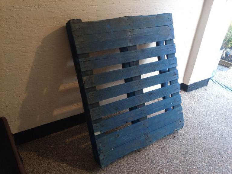 Free wooden pallet 