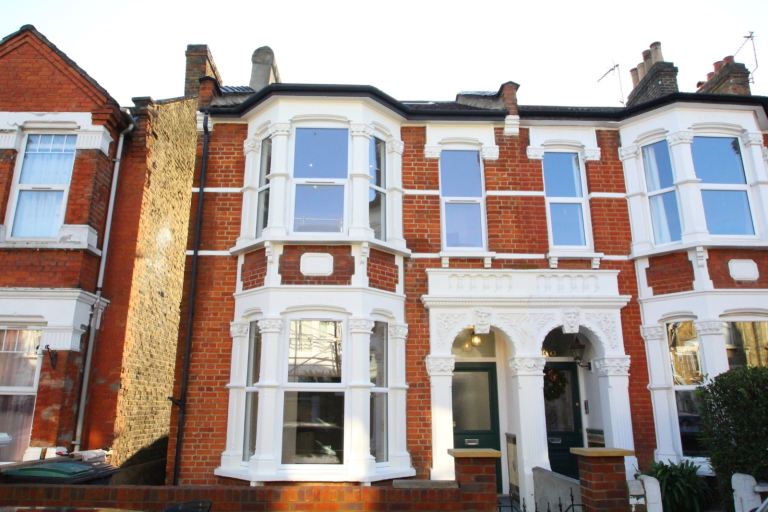 Hane Estate Agents offer a newly converted split level ground floor 3 bedroom flat with own garden.
