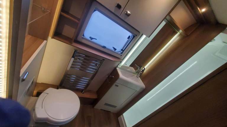 SWIFT BESSACARR 584 MOTORHOME french bed 4 berth 4 belts- 1 f owner