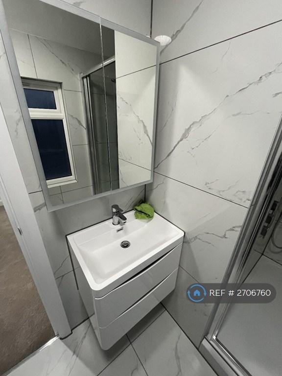 3 bedroom flat in Long Lane, Croydon, CR0 (3 bed) (#2706760)