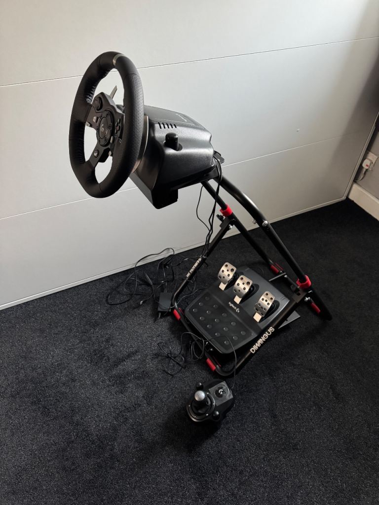 Logitech G920 Racing Wheel, Pedals, Shifter and Stand. For Xbox/PC