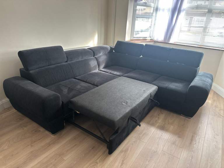Luxury Corner Sofa with Adjustable Headrests + Guest Bed Feature