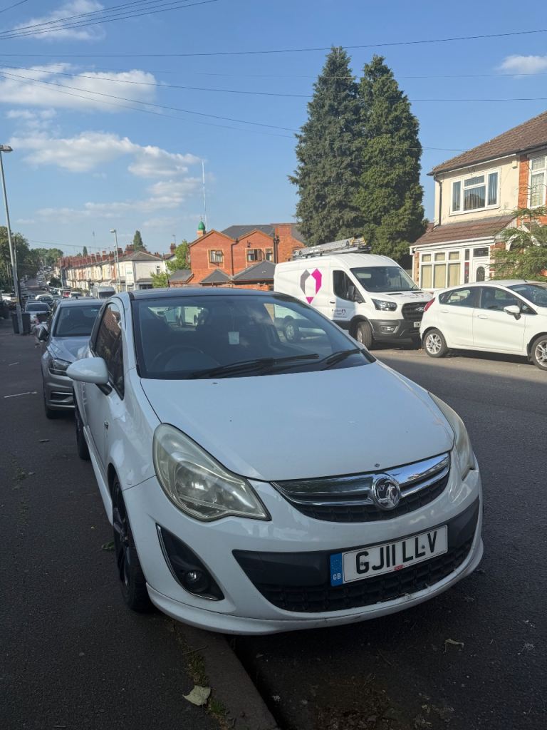 Corsa 1.2 limited edition 