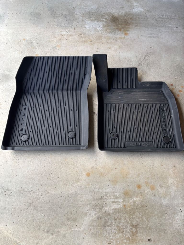 Ford Focus mk4 front rubber mats