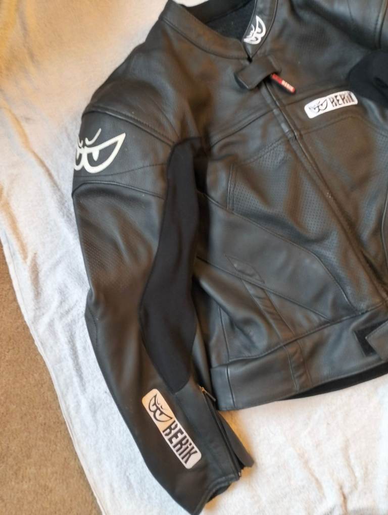 Berik Ls2-8323 2pc Leather Mens Motorcycle Suit Size Medium 32" Waist 42" Chest