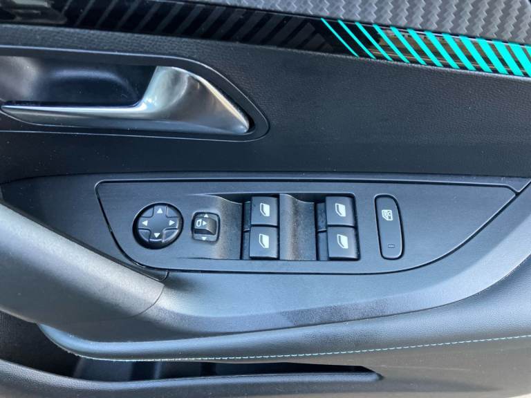 2022 Peugeot 2008 1.2 PureTech Allure Premium 5dr Estate PETROL Manual