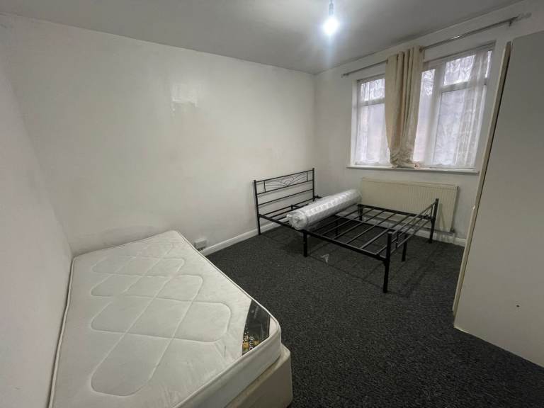 Spacious & Cosy Master Room for Rent E4 9DE