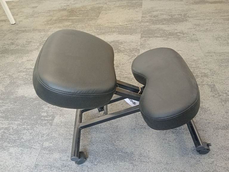 DRAGONN Black Ergonomic Kneeling Chair – As Good As New