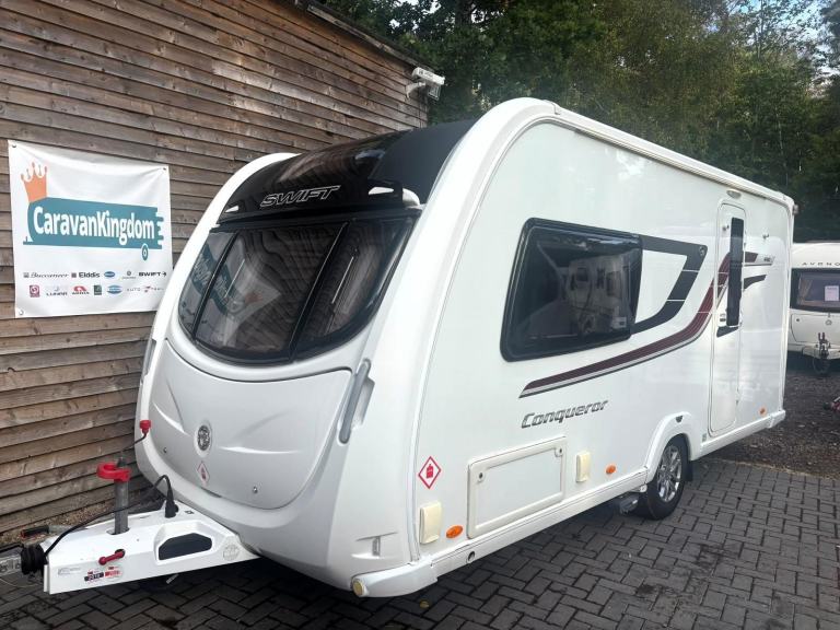 SWIFT CONQUEROR 480 - 2015 - 2 BERTH - END WASHROOM - MOTOR MOVER