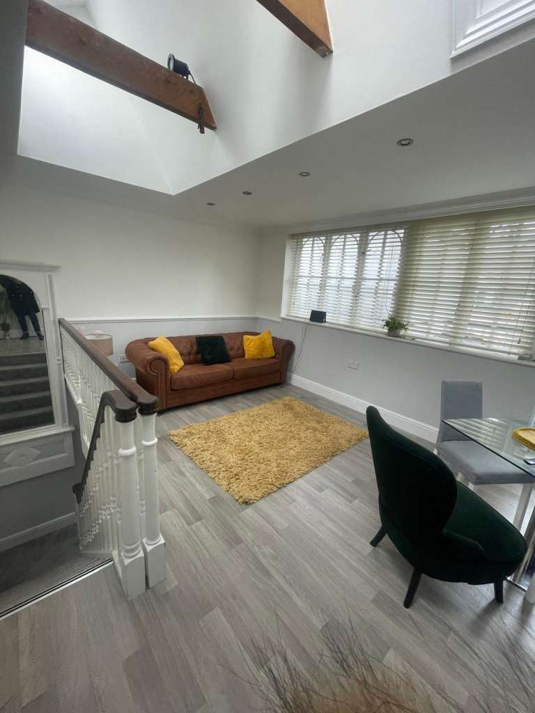 Beautiful 1 bed flat with bills and parking included