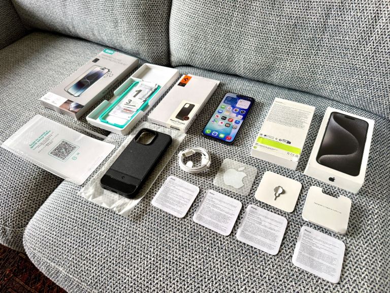 Genuine iPhone 15 Pro Max Black Titanium 256GB  Unlocked 89% Battery - Excellent + Spigen case