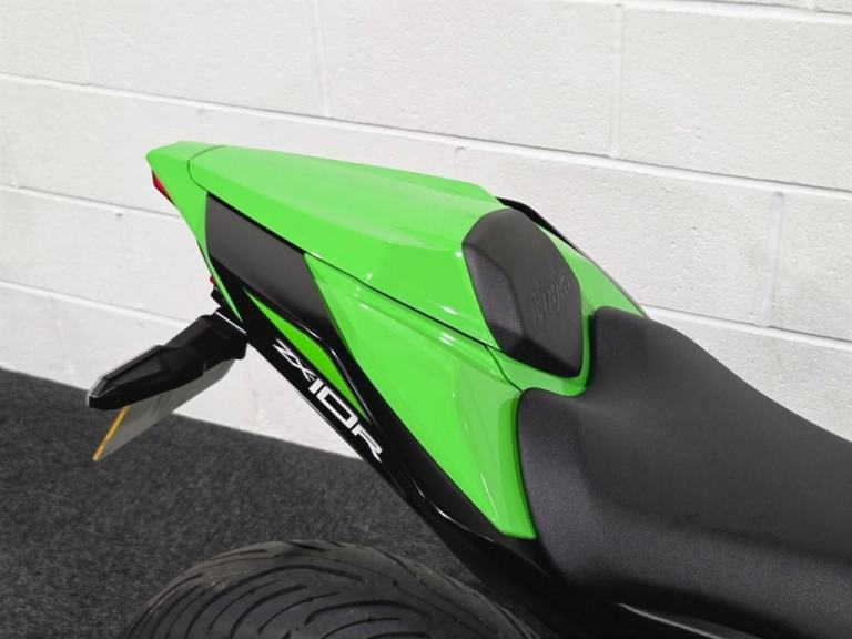 Kawasaki Ninja ZX-10R 1 OWNER! AKRAPOVIC EHXUAST! KRT REPLICA! FULL SERVICE