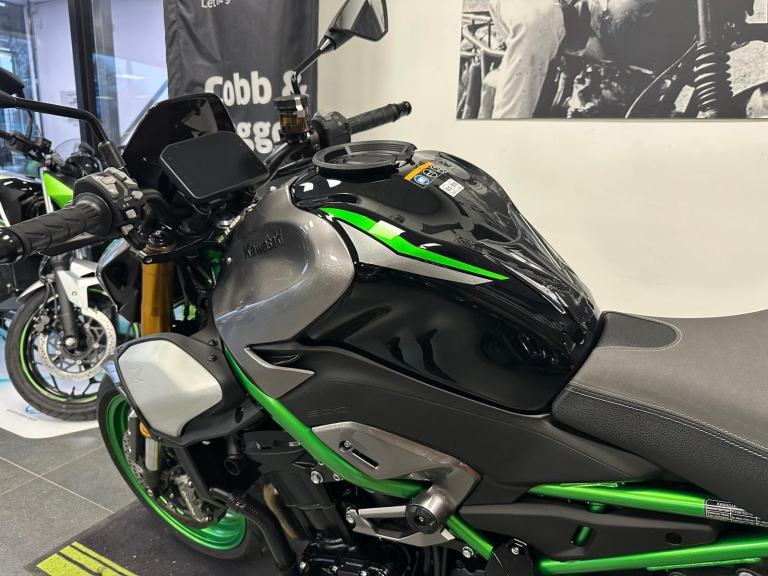 KAWASAKI Z900 SE PERFORMANCE--AKRAPOVIC-OHLINS SHOCK-BREMBO BRAKES