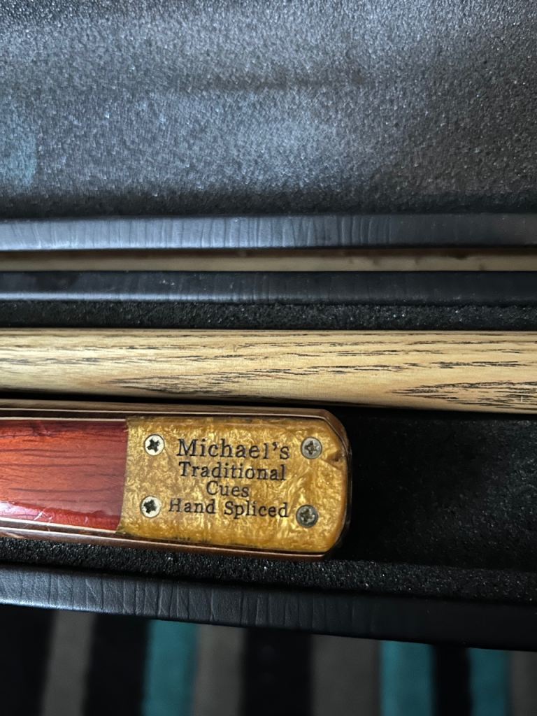 Michael’s traditional Que handmade condition , with case, and long extension, l
