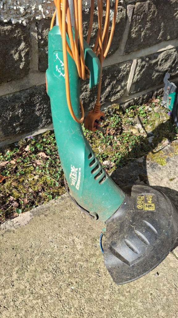 Black and Decker corded strimmer FREE 