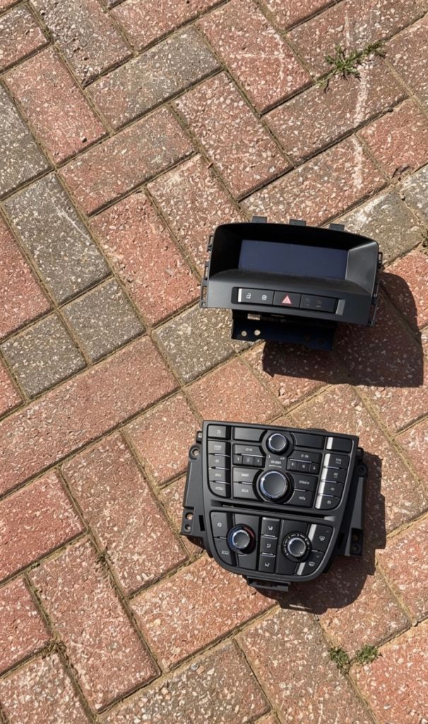  Vauxhall Astra J CD 400 Stereo & Dash Trim Set – No Radio Unit