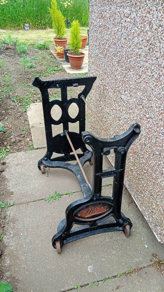 Antique Vintage Pioneer Cast Iron Mangle Stand - Heavy - Would Easily Make A Nice Table 