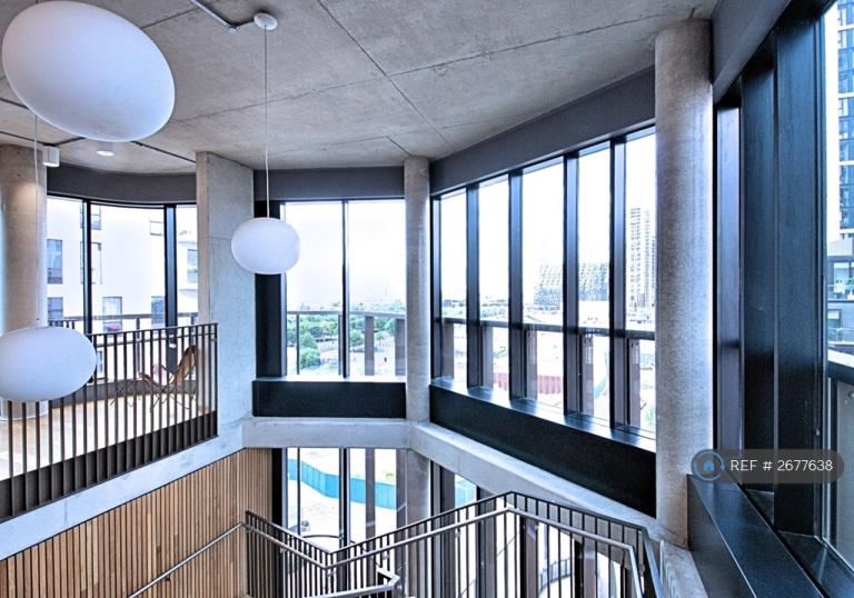 2 bedroom flat in Reminder Lane, London, SE10 (2 bed) (#2677638)