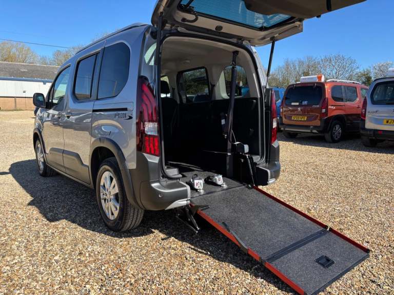 PEUGEOT RIFTER WHEELCHAIR ACCESSIBLE VEHICLE WAV WITH HOIST PASSENGER UP FRONT