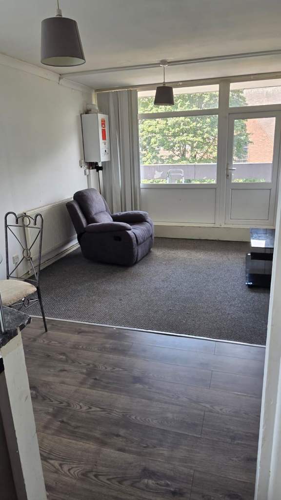 Modern 2 Bed Flat to Rent in Canal Basin - 15mins walk to Cov City Centre / Train Station 