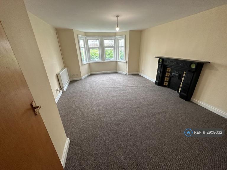 1 bedroom flat in London Road, Gloucester, GL1 (1 bed) (#2909032)