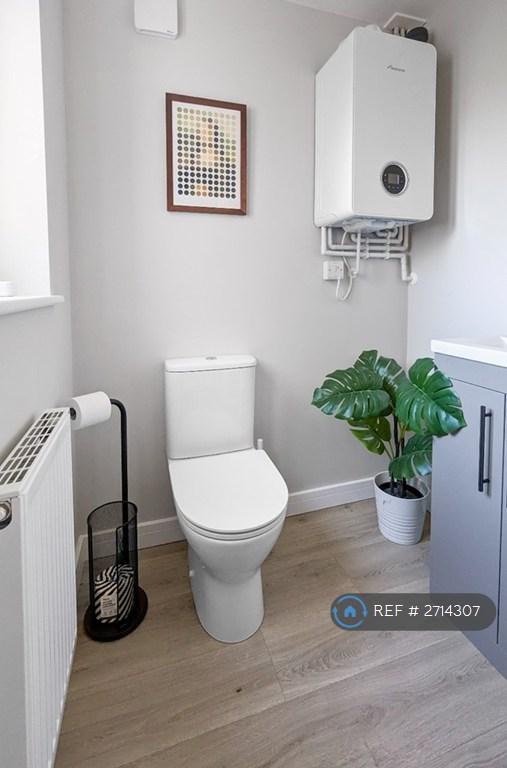 4 bedroom house in Wickwar Road, Kingswood, Wotton-Under-Edge, GL12 (4 bed) (#2714307)