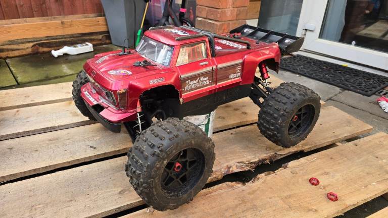 Arrma Outcast 8s 1/5 scale