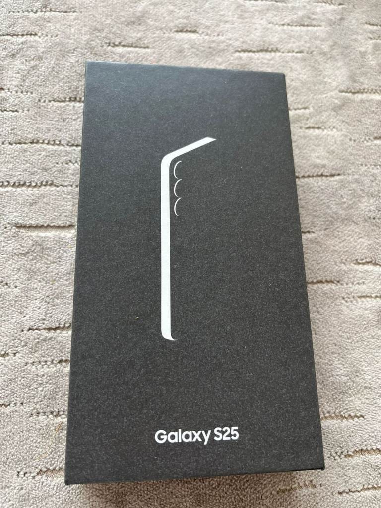 Samsung Galaxy s25 5g 128gb £370 unlocked with Samsung warranty
