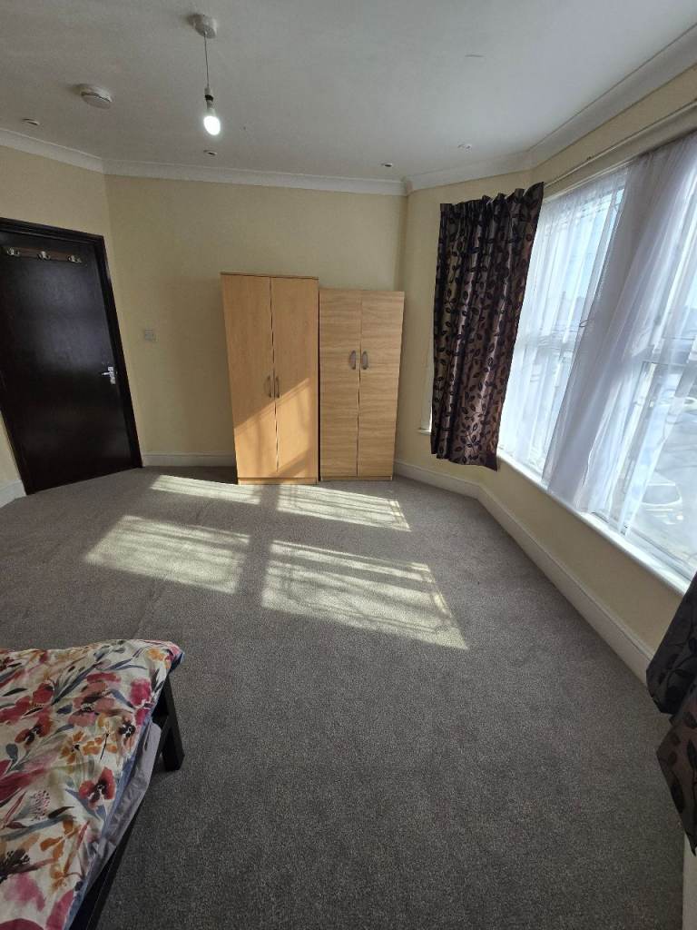 Double and King Size Room with Bills £750-£800