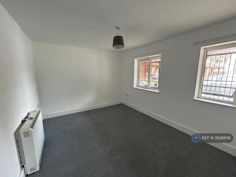 2 bedroom flat in Ebdon Road, Weston-Super-Mare, BS22 (2 bed) (#2626858)