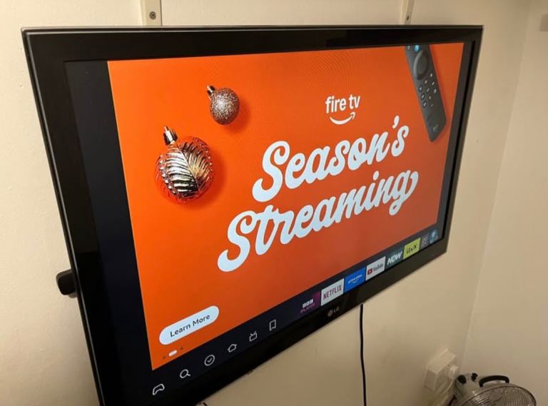 42 inch Lg 3d tv not a smart tv No stand no remote