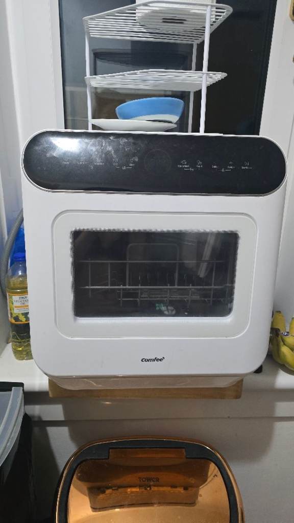 Small desktop dishwasher