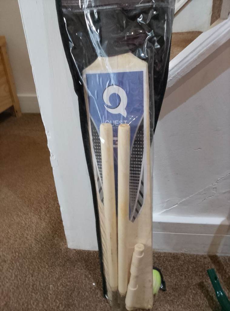 REDUCED! Children's cricket set