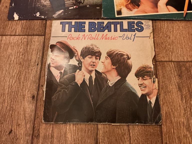 3 BILLY JOEL ALBUMS. THE NYLON CURTAIN. THE STRANGER. 52 STREET. GREASE ORIGINAL . THE BEATLES VOL 1