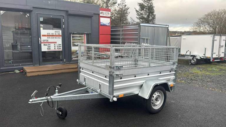BRAND NEW 5FT X 4FT SINGLE AXLE TIPPING TRAILER WITH 40CM MESH