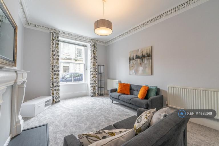 2 bedroom flat in St Stephen Street, Edinburgh, EH3 (2 bed) (#1882919)