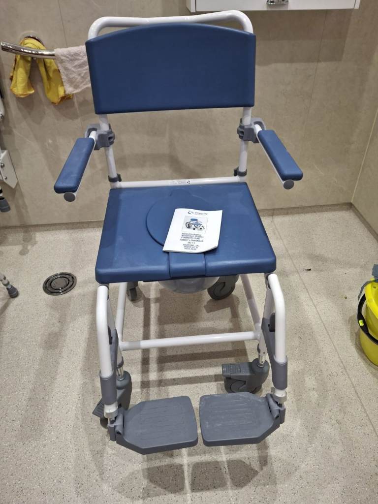 Aluminium AP Shower Commode Chair, Height Adjustable