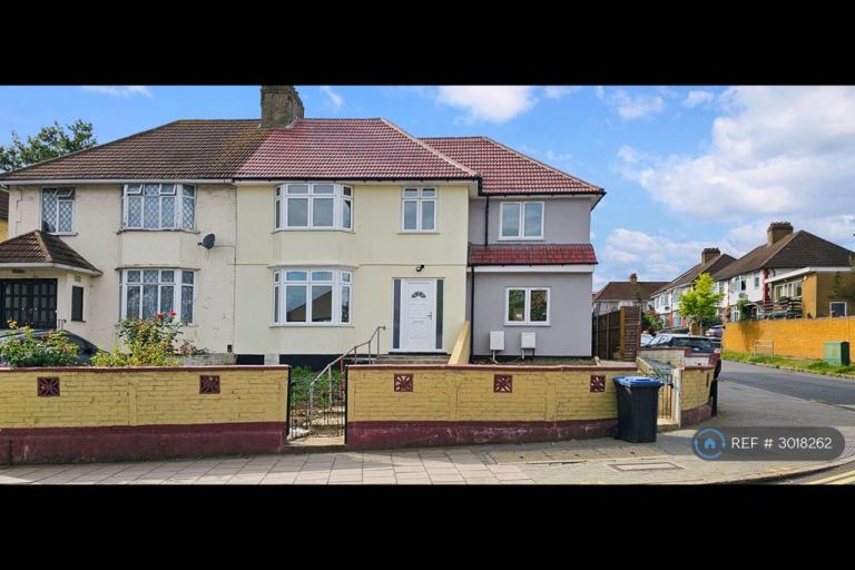 5 bedroom house in Ealing Road, Wembley, HA0 (5 bed) (#3018262)