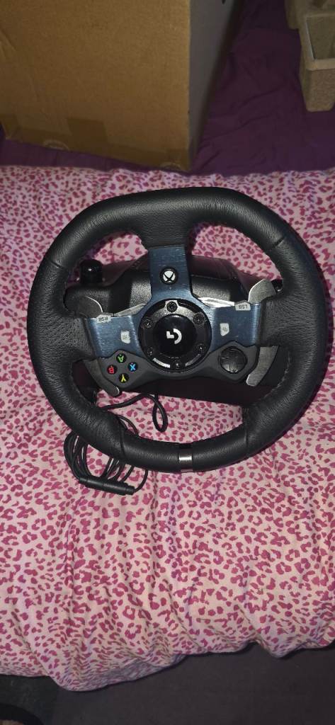 Logitech G920 Racing Wheel & Pedals – Good Condition