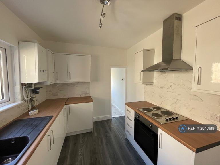 2 bedroom house in Station Road, Portsmouth, PO3 (2 bed) (#2940618)