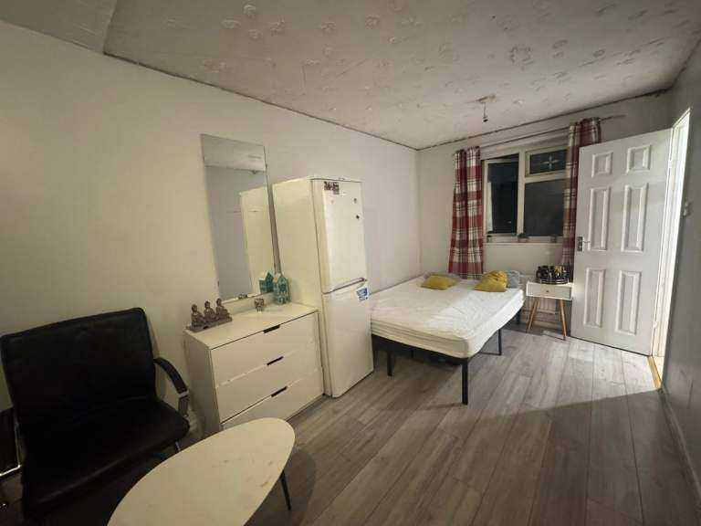🪄🌸Private En-Suite Room in Friendly Flatshare, Canning Town🌈Jubilee Line & DLR Connections