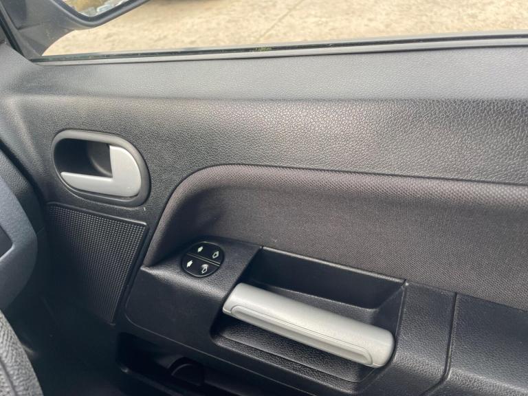 2006 Ford Fusion 1.6 Zetec Climate 5dr HATCHBACK Petrol Manual