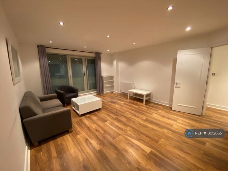 1 bedroom flat in Coliseum, London, N8 (1 bed) (#3012665)