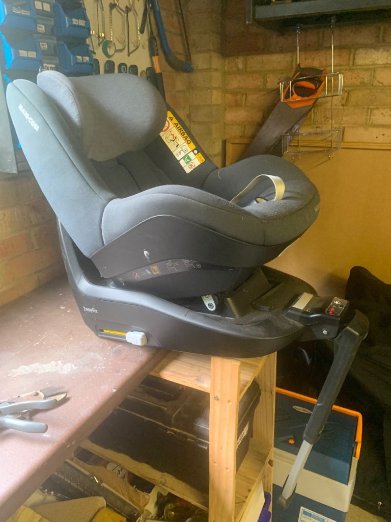 Max Cosi -2 Way Fix Pebble Plus Isofix Car Seat