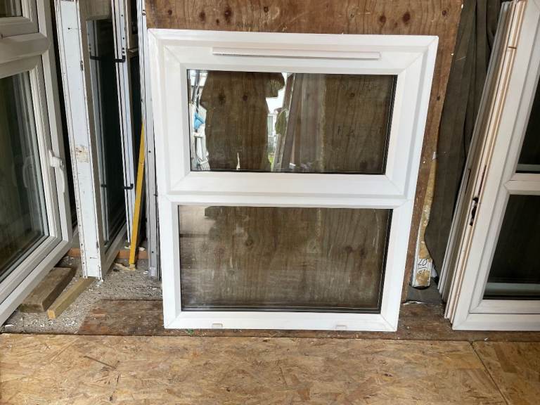 H 97 W x 79 cm - VERY NICE UPVC DOUBLE GLAZED WINDOW - CLEAR GLASS - (REF: SJ520)
