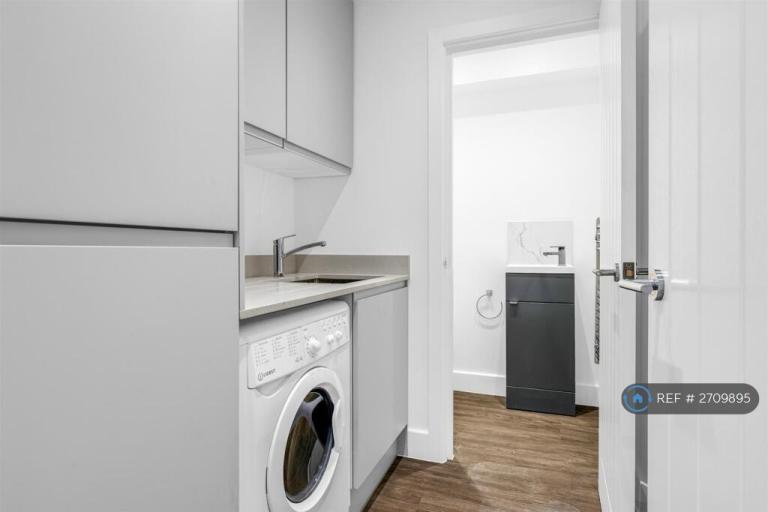 2 bedroom house in High Street, Widford, Ware, SG12 (2 bed) (#2709895)