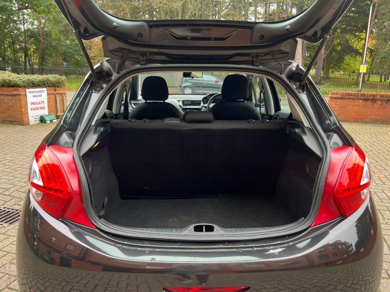 Peugeot, 208, Hatchback, 2012, Manual, 1199 (cc), 5 doors